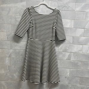 Great cotton/poly blend dress that is great for date night!